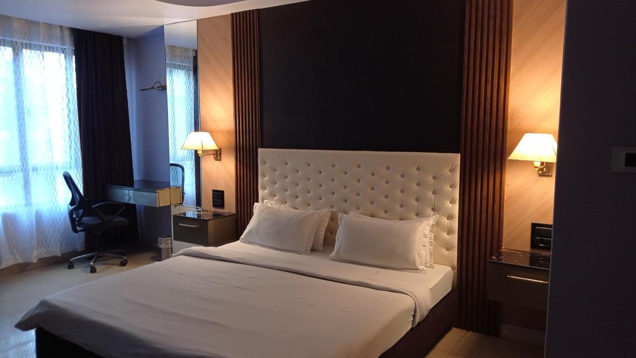 The Grand Hotel Āīzawl Eksteriør bilde